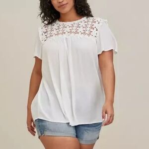 New Plus Size 4x Torrid White Crinkle Daisy Crochet Trim Top Blouse Shirt